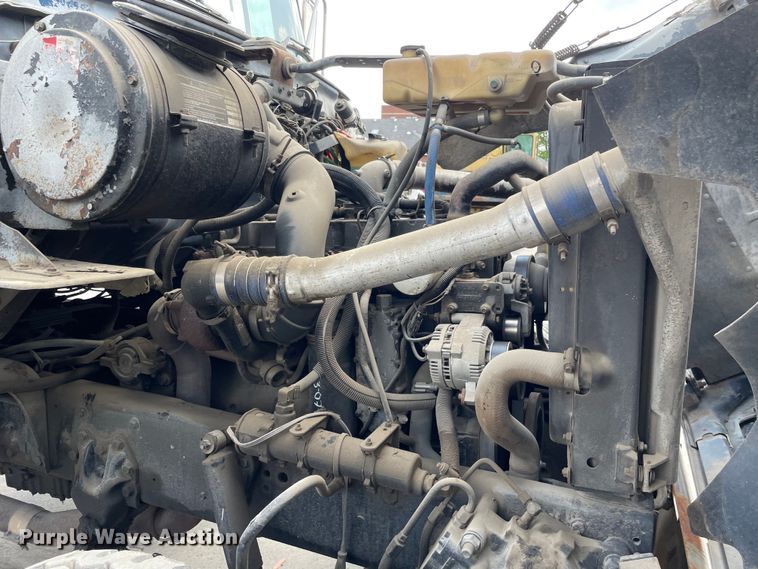 image for item DS5520 1995 Ford  L8000 dump truck