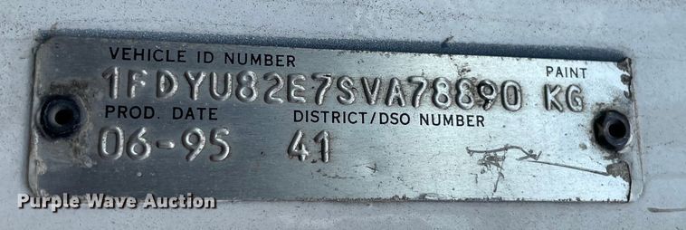 image for item DS5520 1995 Ford  L8000 dump truck