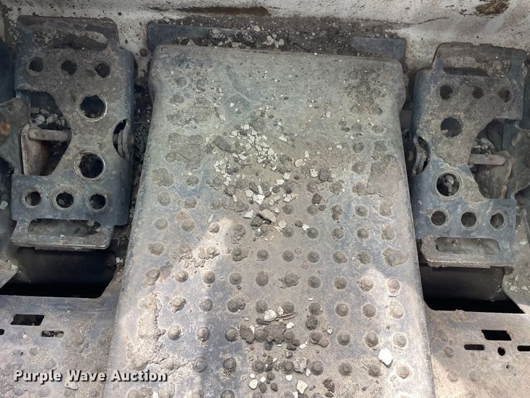 image for item DS5522 2011 Bobcat  S650 skid steer loader