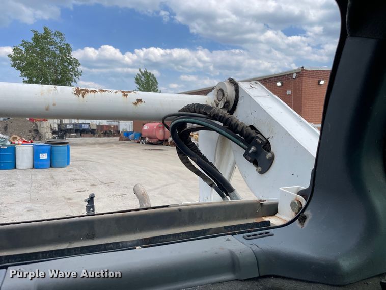 image for item DS5522 2011 Bobcat  S650 skid steer loader