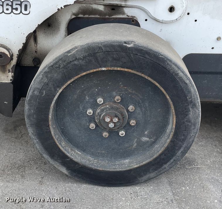 image for item DS5522 2011 Bobcat  S650 skid steer loader