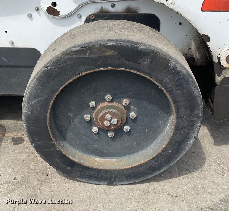 image for item DS5522 2011 Bobcat  S650 skid steer loader