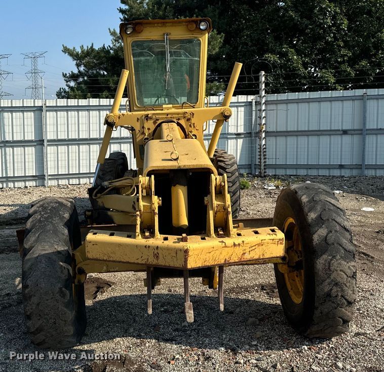 image for item DS5567 1968 John Deere 570A motor grader