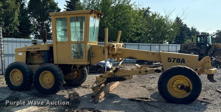 image for item DS5567 1968 John Deere 570A motor grader