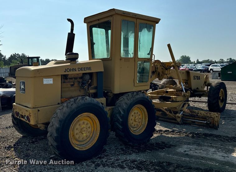 image for item DS5567 1968 John Deere 570A motor grader