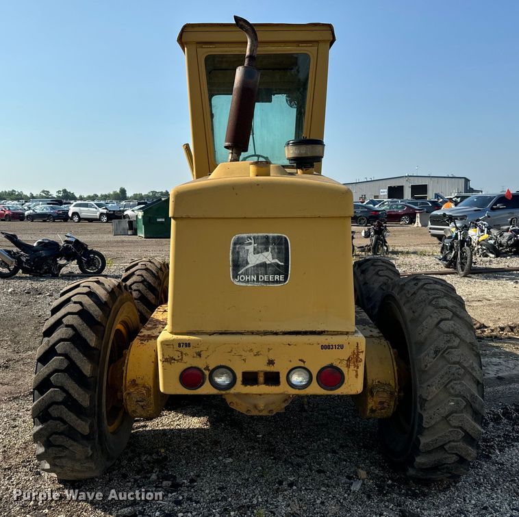 image for item DS5567 1968 John Deere 570A motor grader