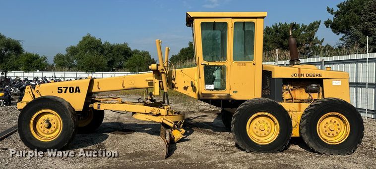 image for item DS5567 1968 John Deere 570A motor grader
