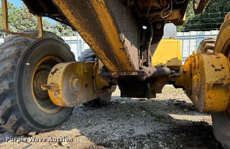 image for item DS5567 1968 John Deere 570A motor grader