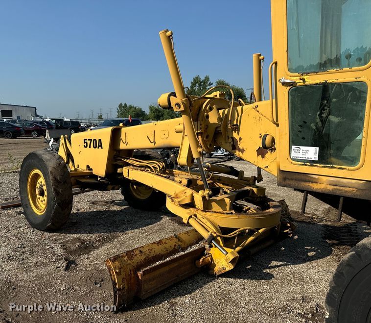 image for item DS5567 1968 John Deere 570A motor grader