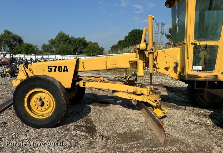 image for item DS5567 1968 John Deere 570A motor grader