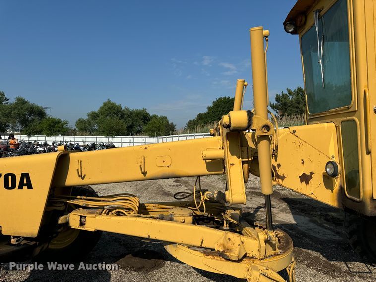 image for item DS5567 1968 John Deere 570A motor grader