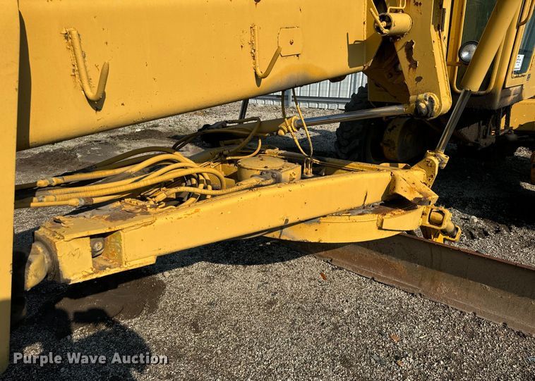 image for item DS5567 1968 John Deere 570A motor grader