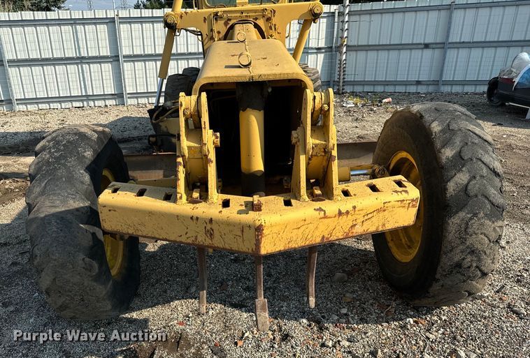 image for item DS5567 1968 John Deere 570A motor grader