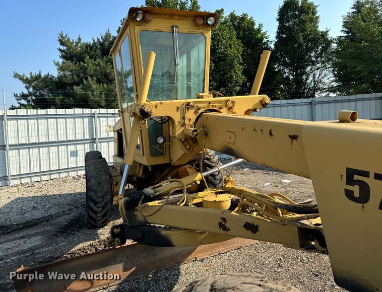 image for item DS5567 1968 John Deere 570A motor grader