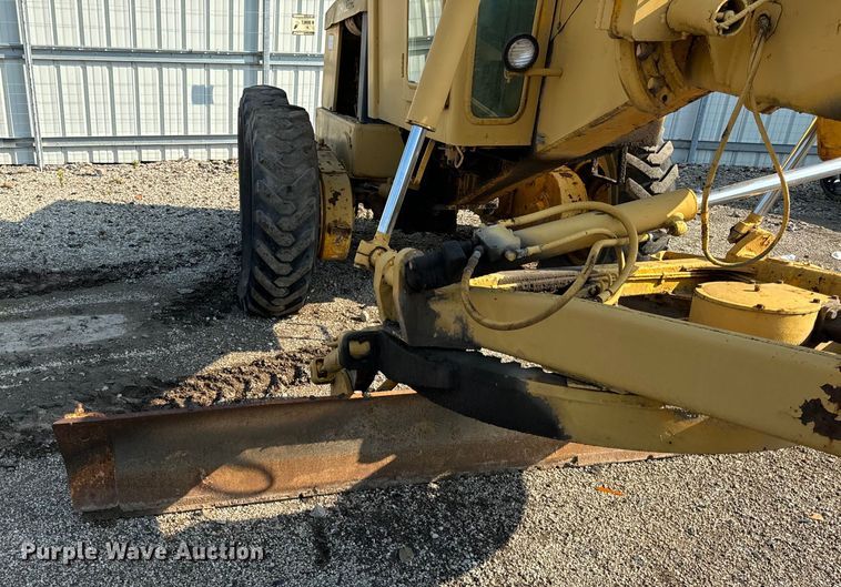 image for item DS5567 1968 John Deere 570A motor grader