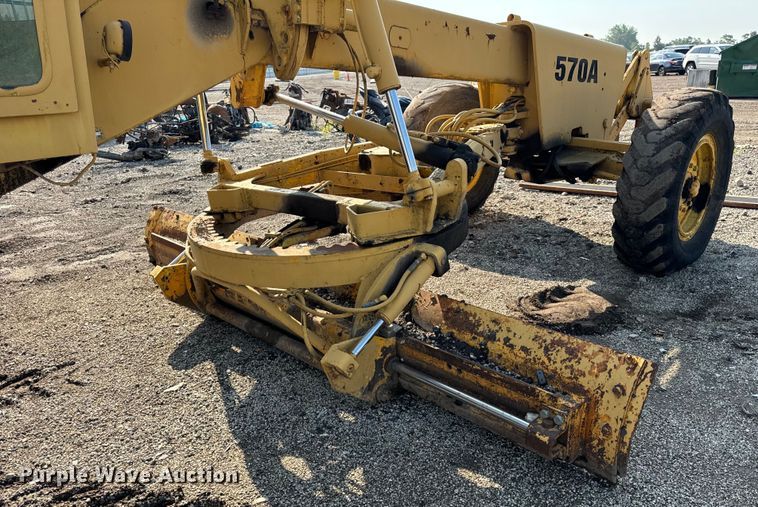 image for item DS5567 1968 John Deere 570A motor grader