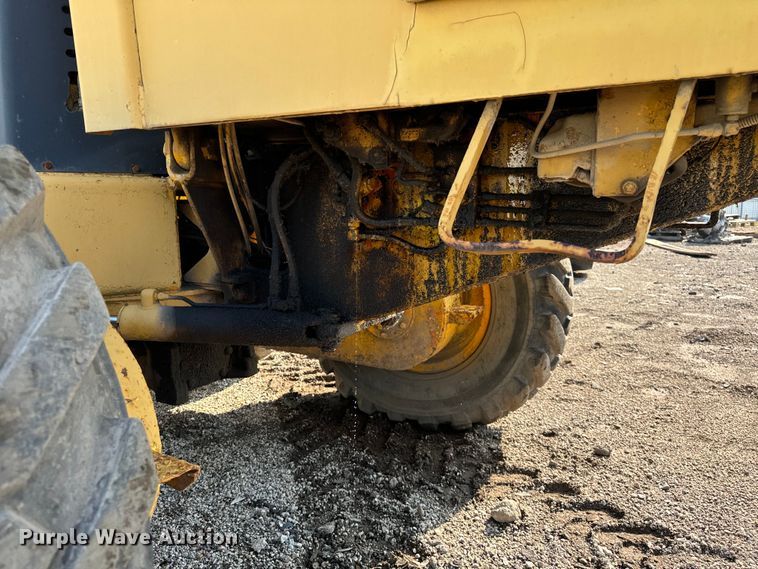 image for item DS5567 1968 John Deere 570A motor grader