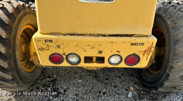 image for item DS5567 1968 John Deere 570A motor grader