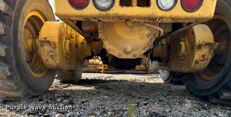 image for item DS5567 1968 John Deere 570A motor grader