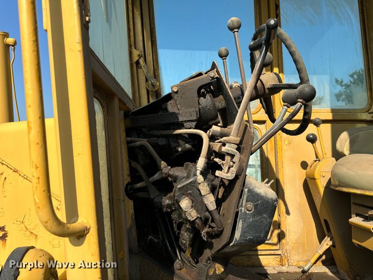 image for item DS5567 1968 John Deere 570A motor grader