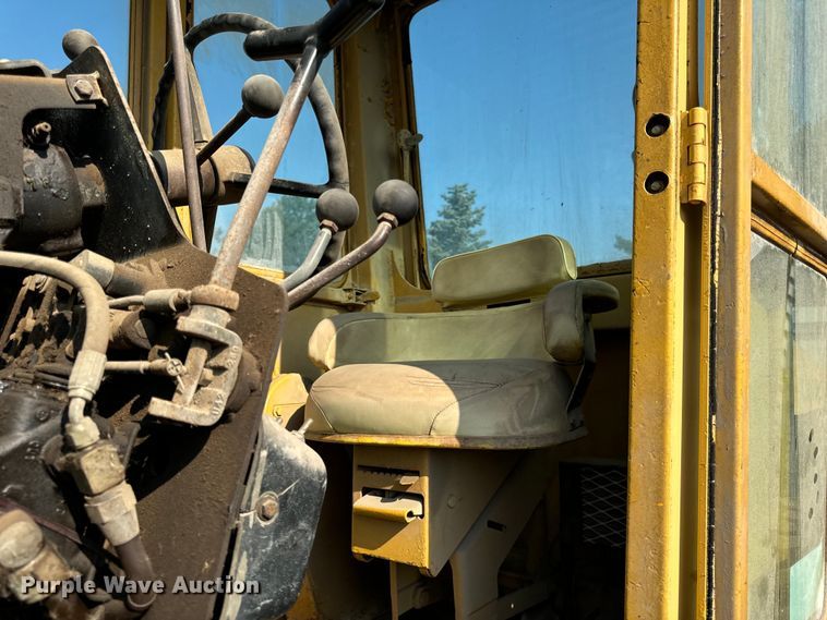 image for item DS5567 1968 John Deere 570A motor grader