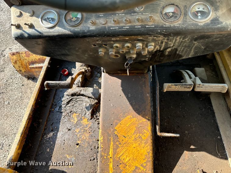 image for item DS5567 1968 John Deere 570A motor grader