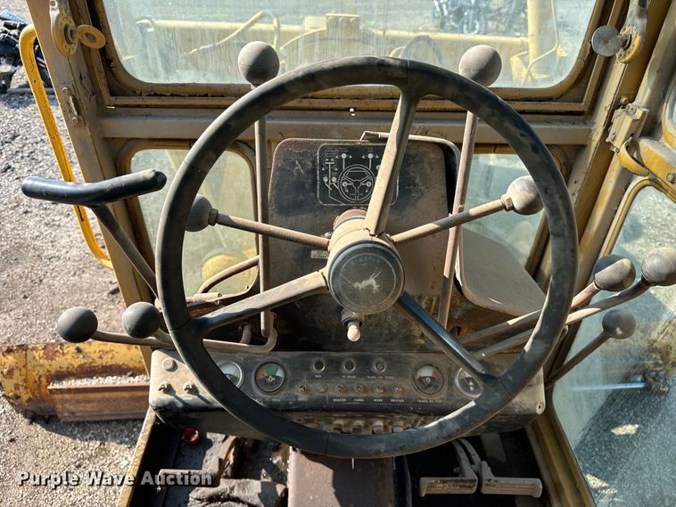 image for item DS5567 1968 John Deere 570A motor grader