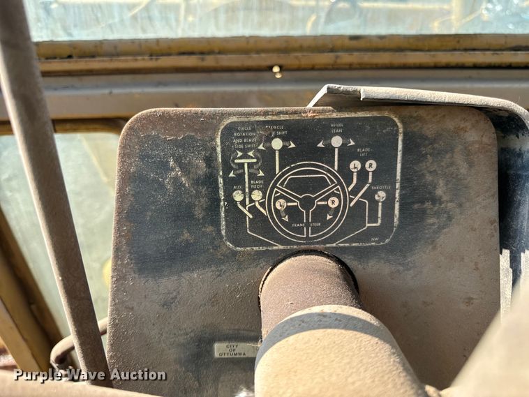 image for item DS5567 1968 John Deere 570A motor grader