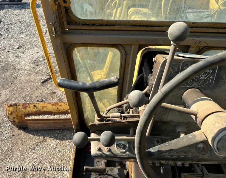 image for item DS5567 1968 John Deere 570A motor grader