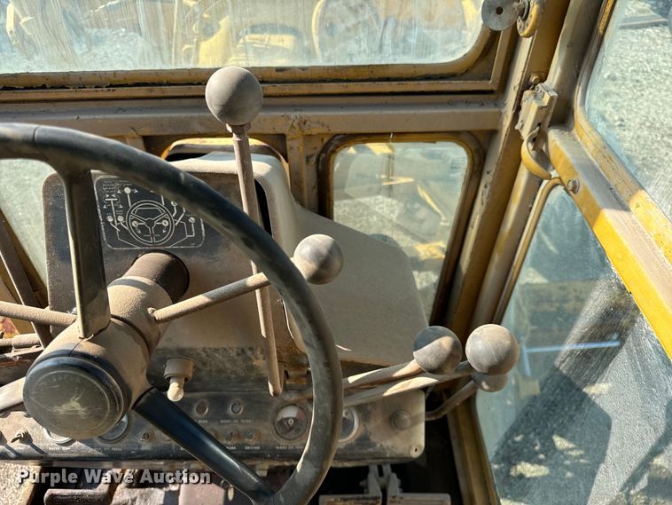 image for item DS5567 1968 John Deere 570A motor grader