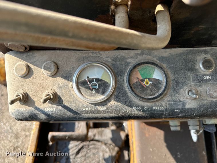 image for item DS5567 1968 John Deere 570A motor grader