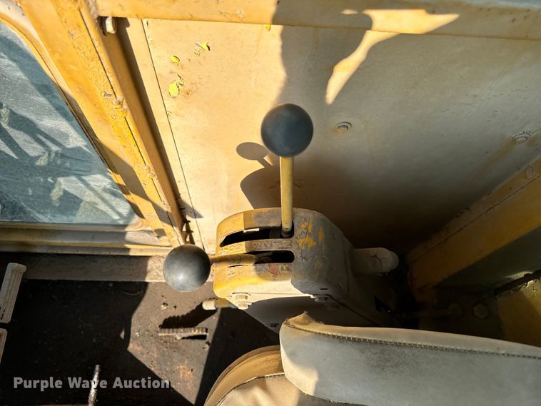 image for item DS5567 1968 John Deere 570A motor grader