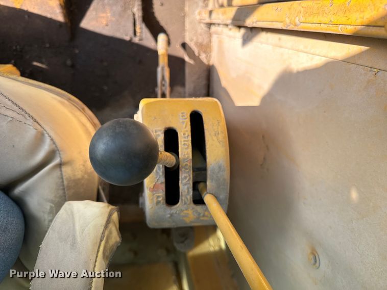 image for item DS5567 1968 John Deere 570A motor grader