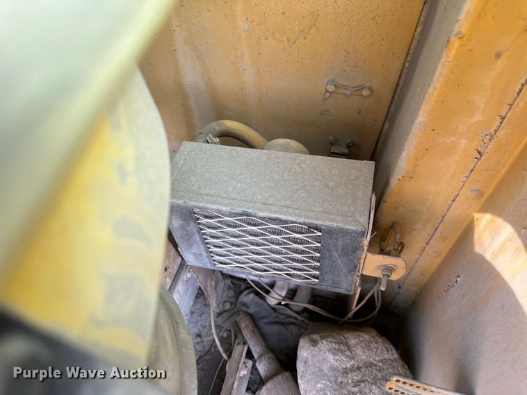 image for item DS5567 1968 John Deere 570A motor grader