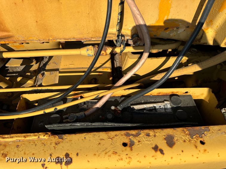 image for item DS5567 1968 John Deere 570A motor grader