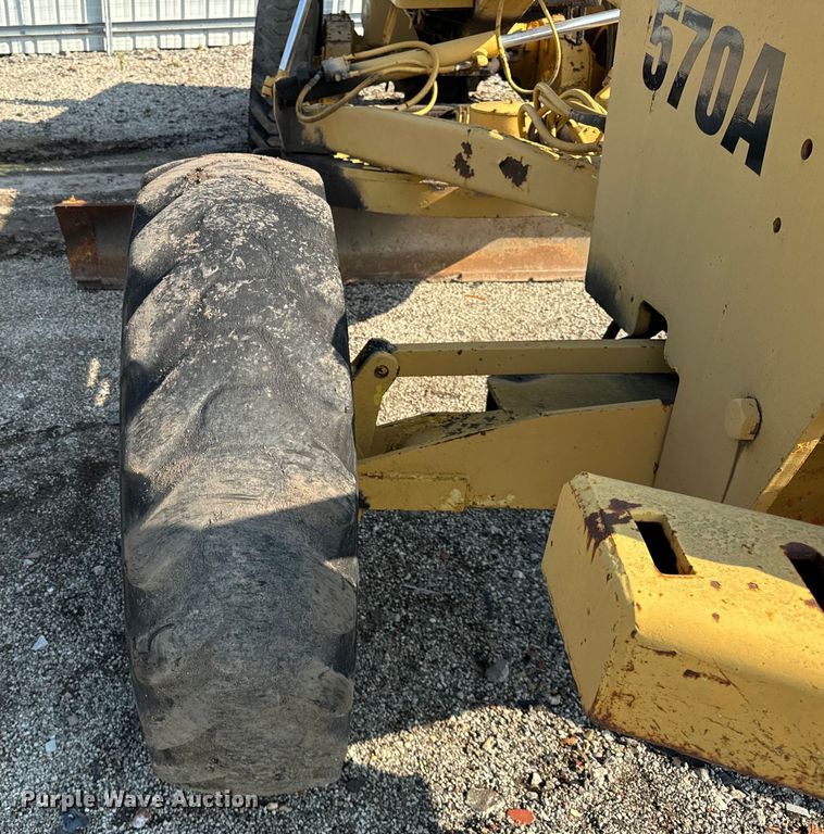 image for item DS5567 1968 John Deere 570A motor grader