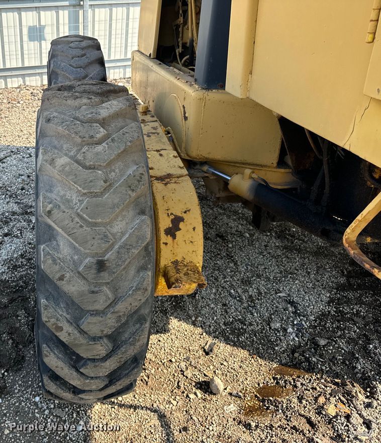 image for item DS5567 1968 John Deere 570A motor grader