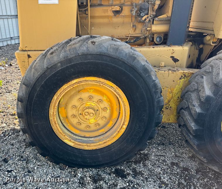 image for item DS5567 1968 John Deere 570A motor grader