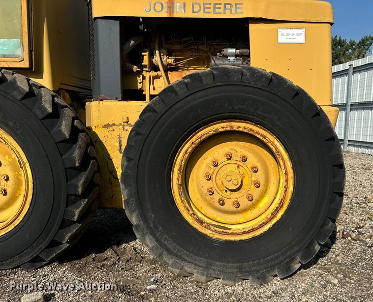 image for item DS5567 1968 John Deere 570A motor grader