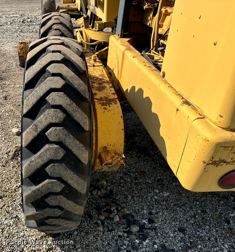 image for item DS5567 1968 John Deere 570A motor grader