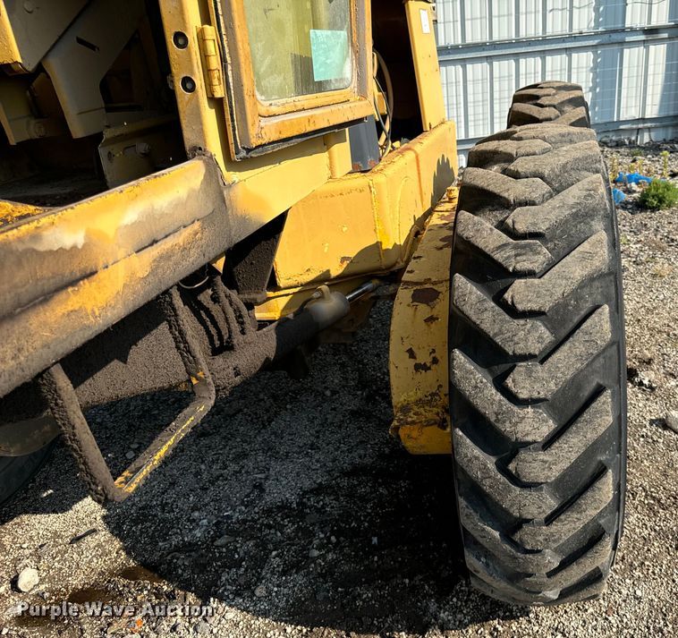 image for item DS5567 1968 John Deere 570A motor grader