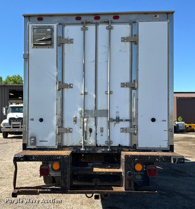 image for item DV5753 2005 GMC C6500 box truck