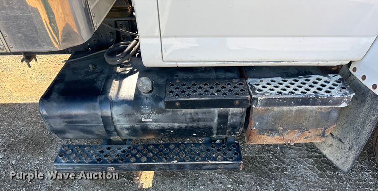 image for item DV5753 2005 GMC C6500 box truck