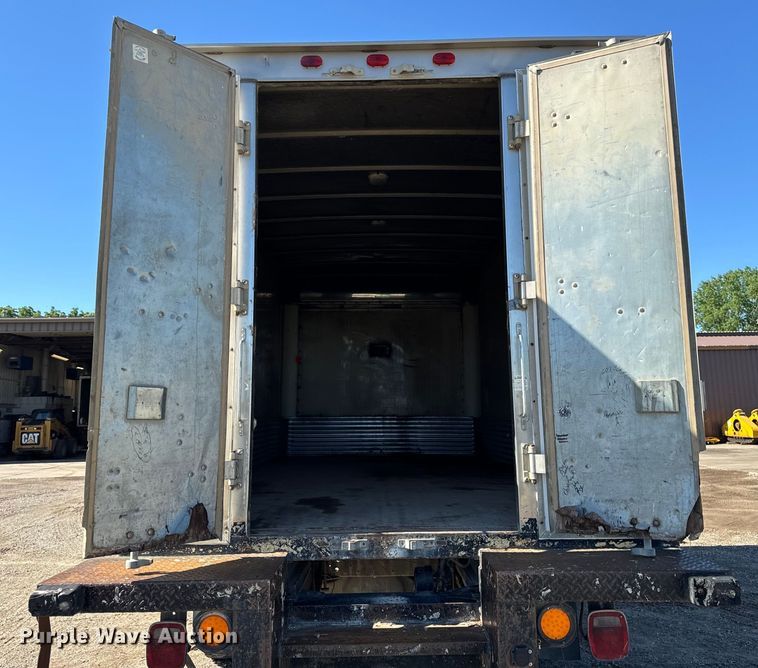 image for item DV5753 2005 GMC C6500 box truck