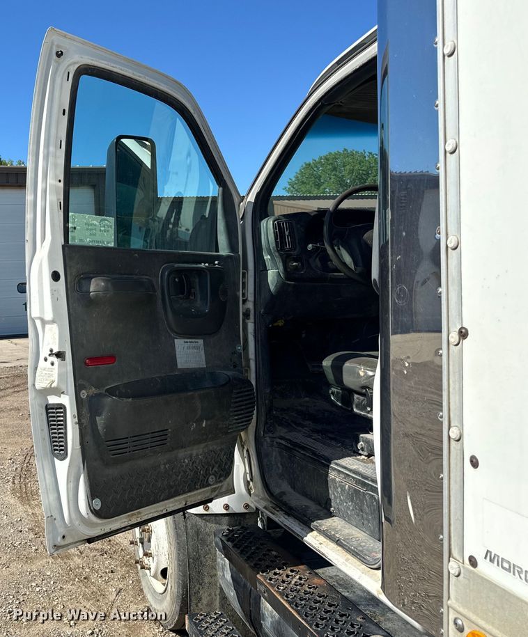 image for item DV5753 2005 GMC C6500 box truck