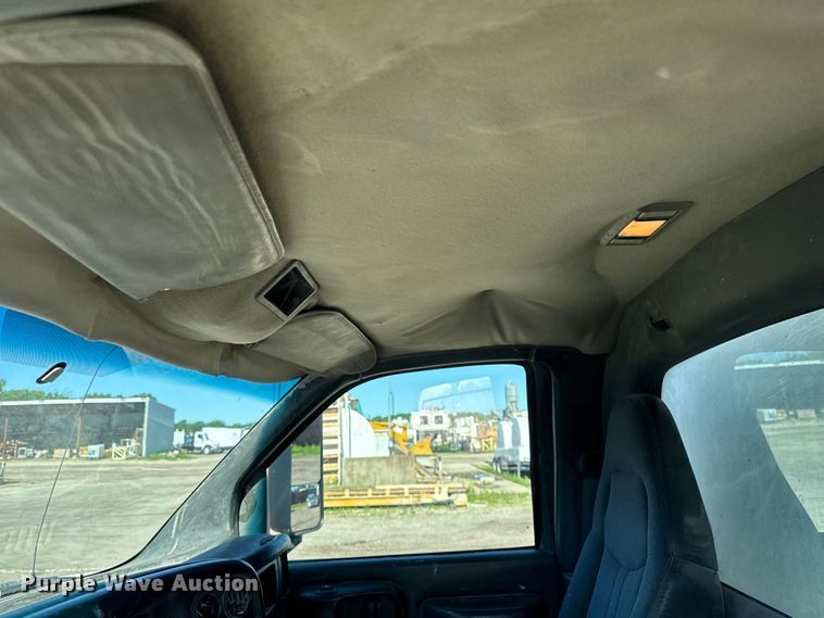 image for item DV5753 2005 GMC C6500 box truck