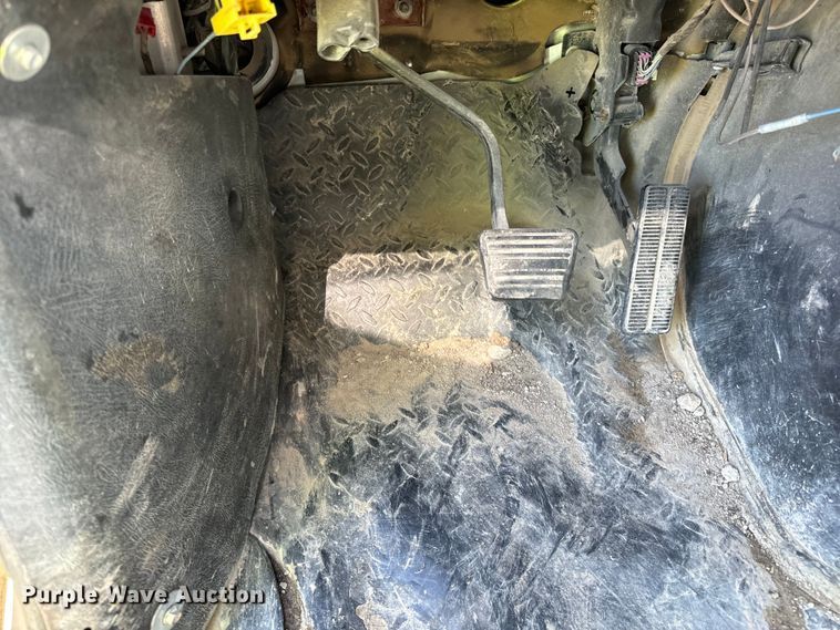 image for item DV5753 2005 GMC C6500 box truck