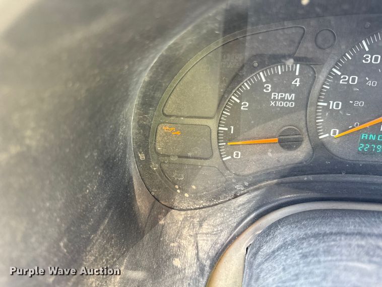 image for item DV5753 2005 GMC C6500 box truck