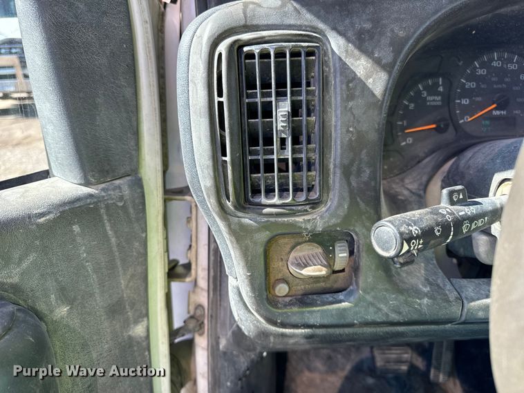 image for item DV5753 2005 GMC C6500 box truck