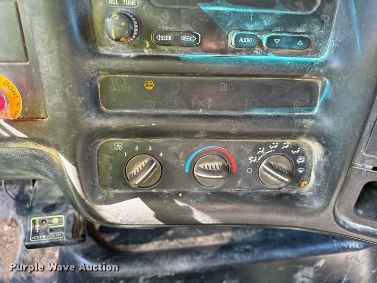 image for item DV5753 2005 GMC C6500 box truck